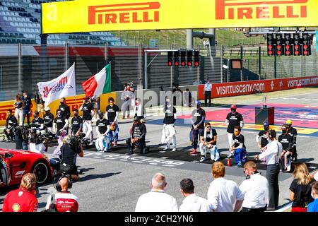 Florence, Italie. 13 septembre 2020. Cérémonie de fin du racisme, HAMILTON Lewis (gbr), Mercedes AMG F1 GP W11 Hybrid EQ Power+, portrait pendant la Formule 1 Pirelli Gran Premio Della Toscana Ferrari 1000, 2020 Grand Prix de Toscane, du 11 au 13 septembre 2020 sur l'Autodromo Internazionale del Mugello, à Scarperia e San Piero, près de Florence, Italie - photo Antonin Vincent / DPPI crédit: LM/DPPI/Antonin Vincent/Alay Live News crédit: Gruppo Editoriale LiveMedia/Alay Live News Banque D'Images