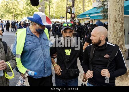 Paris, France. 12 septembre 2020. Jérôme Rodrigues assiste à la démonstration des Vêtes jaunes pour la justice sociale et écologique à Paris. Banque D'Images