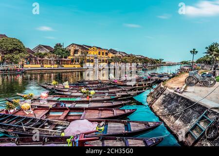 Bateaux debout dans la rivière à Hoi an Banque D'Images