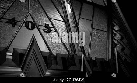 405 Lexington Avenue. Porte abstraite Transom au-dessus de l'entrée du Chrysler Building, New York Banque D'Images