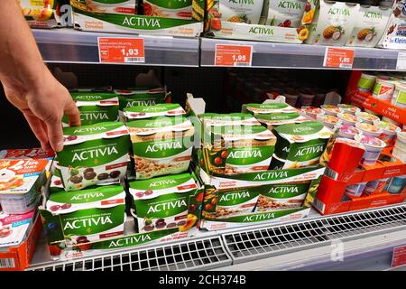 Yaourt probiotique Activia dans un magasin Banque D'Images