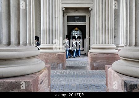 Royal Danish Life Guards au Palais Amalienborg Banque D'Images