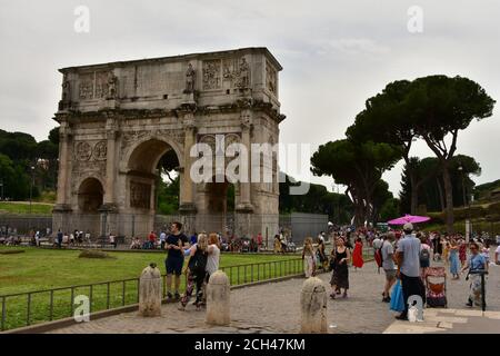 L'Arc de Constantine est un arc triomphal à Rome, en Italie, dédié à Constantine le Grand Banque D'Images