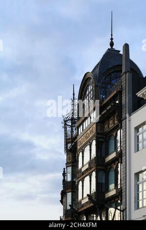 Façade Art nouveau du grand magasin de la Vieille Angleterre, aujourd'hui Musée des instruments de musique à Bruxelles, Belgique Banque D'Images