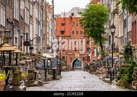 Vide rue Mariacka dans la vieille ville de Gdansk tôt le matin, Pologne Banque D'Images