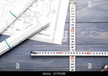 Rubans de mesure avec plans sur table Banque D'Images
