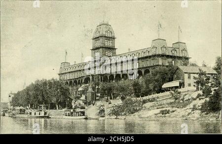 . Le génie des locomotives : une revue pratique de la force motrice ferroviaire et du matériel roulant . THE Thousand Island House ATD Cottages ALEXANDRIA BAY, h RIVER ST. LAWRENCE, N. Y. ©ffers Hébergement supérieur pour 1,000 (coffres. Grand espace pour tous ceux qui souhaitent assister à l'AiniiniLiial M, C, Bo amd M, M, Coevemitloins. 1,000 ISLAND HOUSE.SIÈGE DE L'ASSOCIATION DES MAÎTRES MÉCANICIENS. LA MAISON THOUSAND ISLAND est la plus grande, la plus ardu et la plus proche du fleuve de tous les hôtels du Saint-Laurent. Hotelaccueille des clients soo, et soixante-trois cottages privés de première classe, loués pour t Banque D'Images