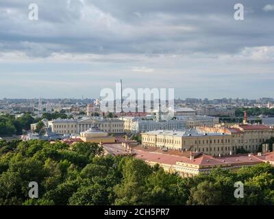 Vue aérienne de Saint-Pétersbourg depuis la Colonnade de la cathédrale Saint-Isaac en été, Russie Banque D'Images