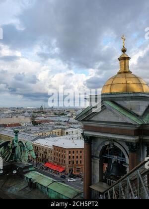 Vue aérienne de Saint-Pétersbourg depuis la Colonnade de la cathédrale Saint-Isaac en été, Russie Banque D'Images