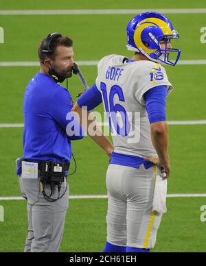 Los Angeles Rams Quarterback Jared Goff et l'entraîneur principal Sean McVay ont un discours pendant le match contre les Dallas Cowboys dans la deuxième moitié au stade SOFI à Inglewood, Californie, le dimanche 13 septembre 2020. Les Rams ont gagné 20 à 17.photo par Lori Shepler/UPI Banque D'Images