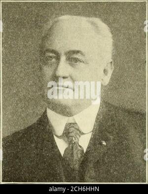 . Revue de chemin de fer électrique . n du New Jersey. En 1897, lui et ses associés, MM. Chandler et Riker, ont organisé la Westfield & Eliza-beth Street Railroad Company, constituée en société pour construire une ligne électrique entre Elizabeth et Plainfield, N. J., et ouverte au trafic en 1899. Cette propriété, avec le Plainfield StreetRailway, le Elizabeth Street Railway et les compagnies Rahway Elec-tric Street, a ensuite été fusionnée sous le nom de Elizabeth Plainfield & Central Jersey Railway COM-pany, dont le colonel Hine a été trésorier et directeur de la direction jusqu'à son absorption par la public Service Corp Banque D'Images