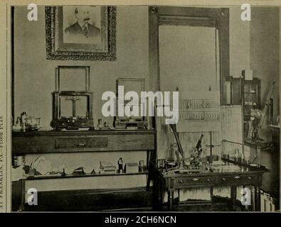 . Maître mécanicien de chemin de fer [microforme] . W -. O 03 — W S 2- x PS x 9 et gt; p§ a -  W p z k $ a fi £ E x Fig. 1.—GALENA LABORATORY—main Chemical Room. Icial importations, du meilleur verre, fourni avec des bouchons de verre découpés. Les différents capots pour le transport de vapeurs fortes et de gaz toxiques, ainsi que les capots contiennent un appareil spécial, sont principalement en verre, de la meilleure conception et la plus améliorée. Theyare est fourni soit avec des dessus d'ardoise pourpre, soit avec des dessus en bois recouverts de plomb épais de feuille, les dos étant doublés de carreaux de porcelaine. Certains de ces capots pour certains travaux sont prov Banque D'Images