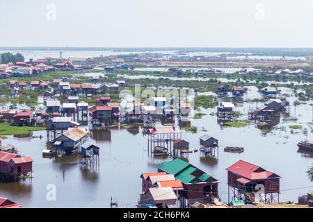 Vue sur les maisons de Tonle SAP, Cambodge Banque D'Images