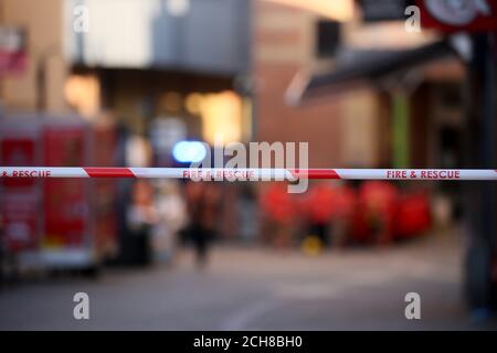 Rochdale, Royaume-Uni. 14 septembre 2020. Un incendie à côté d'une centrale à gaz a fermé le centre-ville de Rochdale pour faire face à l'incident. Les propriétaires de magasins et le personnel ont dû quitter leur entreprise. Selon un policier sur place, l'incendie a été déclenché accidentellement. L'incident se poursuit sur Yorkshire Street. Rochdale, Royaume-Uni. Credit: Barbara Cook/Alay Live News Banque D'Images