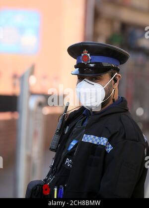 Rochdale, Royaume-Uni. 14 septembre 2020. Un incendie à côté d'une centrale à gaz a fermé le centre-ville de Rochdale pour faire face à l'incident. Les propriétaires de magasins et le personnel ont dû quitter leur entreprise. Selon un policier sur place, l'incendie a été déclenché accidentellement. L'incident se poursuit sur Yorkshire Street. Rochdale, Royaume-Uni. Credit: Barbara Cook/Alay Live News Banque D'Images