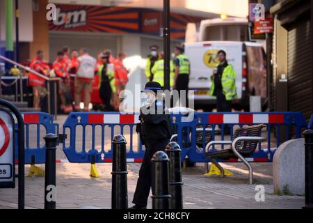 Rochdale, Royaume-Uni. 14 septembre 2020. Un incendie à côté d'une centrale à gaz a fermé le centre-ville de Rochdale pour faire face à l'incident. Les propriétaires de magasins et le personnel ont dû quitter leur entreprise. Selon un policier sur place, l'incendie a été déclenché accidentellement. L'incident se poursuit sur Yorkshire Street. Rochdale, Royaume-Uni. Credit: Barbara Cook/Alay Live News Banque D'Images