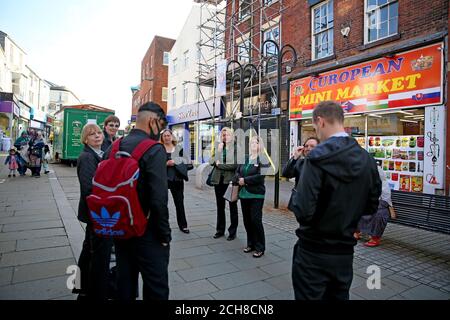 Rochdale, Royaume-Uni. 14 septembre 2020. Un incendie à côté d'une centrale à gaz a fermé le centre-ville de Rochdale pour faire face à l'incident. Les propriétaires de magasins et le personnel ont dû quitter leur entreprise. Selon un policier sur place, l'incendie a été déclenché accidentellement. L'incident se poursuit sur Yorkshire Street. Rochdale, Royaume-Uni. Credit: Barbara Cook/Alay Live News Banque D'Images