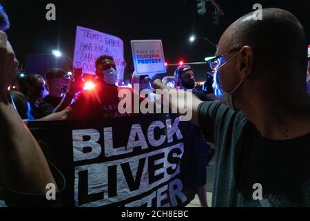 Henderson, Nevada, États-Unis. 13 septembre 2020. Le soutien du président Trump et le soutien de Black Live sont des interactions. Crédit: albert halim/Alay Live News Banque D'Images