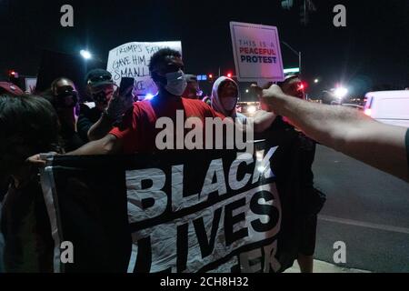 Henderson, Nevada, États-Unis. 13 septembre 2020. Le soutien du président Trump et le soutien de Black Live sont des interactions. Crédit: albert halim/Alay Live News Banque D'Images