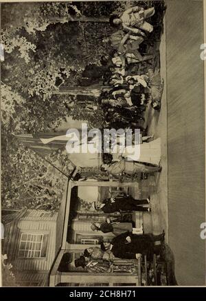 . Réciter maison et école; lectures, declarations et pièces de théâtre, compositions originales et choix de la meilleure littérature .. . Photo de Byron, N. Y. LUTTE POUR LA VIE.. o H A< 02 M< P&o ri W WO BP DIALOGUES ET PIÈCES DE THÉÂTRE MODERNES. 191 fermentation. Mon cher garçon, je suis impatient de vous tomake heureux et de soutenir ma théorie atla même fois. Allez ! Earley. Vous voyez mon état ? Fermentement. Maintenant je vous remarque. Je ne thinkyou sont un trifle hors de l'ordre. Earley. J'ai rencontré mon rival. Heïké. Je l'ai laissé avec les trainmen, qui se sont mis à réparer. Fermentement. Quoi ! Il ose venir ici et me brave. {appel en cours.) M. Banque D'Images