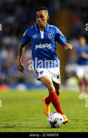 Kyle Bennett de Portsmouth pendant le match de la Sky Bet League Two, première partie au parc de Fratton, Portsmouth. APPUYEZ SUR ASSOCIATION photo. Date de la photo: Jeudi 12 mai 2016. Voir PA Story FOOTBALL Portsmouth. Le crédit photo devrait se lire comme suit : David Davies/PA Wire. RESTRICTIONS : aucune utilisation avec des fichiers audio, vidéo, données, listes de présentoirs, logos de clubs/ligue ou services « en direct » non autorisés. Utilisation en ligne limitée à 75 images, pas d'émulation vidéo. Aucune utilisation dans les Paris, les jeux ou les publications de club/ligue/joueur unique. Banque D'Images