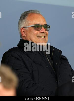 Burton Albion président Ben Robinson dans les tribunes avant le match. Banque D'Images