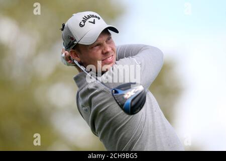 Le Danny Willett d'Angleterre débarque le 7 au premier jour de l'Open d'Irlande au K Club, County Kildare. Banque D'Images