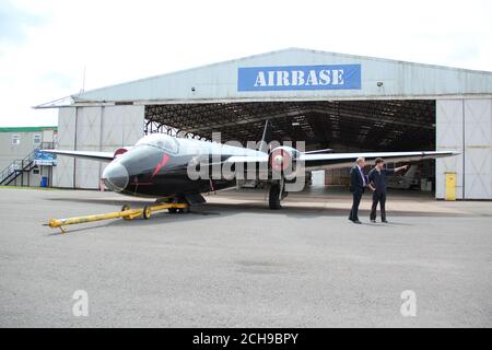 Vue sur le bombardier WK163 de Canberra à l'aéroport de Coventry, un jet record de l'âge d'or du vol britannique, qui doit être restauré dans le ciel par l'équipe qui a replacé un bombardier Vulcan dans les airs. Banque D'Images