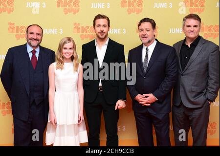 (G - D) le producteur Joel Silver, Angourie Rice, Ryan Gosling, Russell Crowe et le directeur Shane Black assistent à la première de Nice Guys UK au cinéma Odeon, Leicester Square, Londres. APPUYEZ SUR ASSOCIATION photo. Date de la photo: Lundi 19 mai 2016. Le crédit photo devrait se lire comme suit : Ian West/PA Wire Banque D'Images