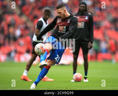 Connor Wickham du Crystal Palace pendant l'échauffement avant la finale de la coupe Emirates FA au stade Wembley. APPUYEZ SUR ASSOCIATION photo. Date de la photo: Samedi 21 mai 2016. Voir PA Story FOOTBALL final. Le crédit photo devrait se lire comme suit : Mike Egerton/PA Wire. RESTRICTIONS : aucune utilisation avec des fichiers audio, vidéo, données, listes de présentoirs, logos de clubs/ligue ou services « en direct » non autorisés. Utilisation en ligne limitée à 75 images, pas d'émulation vidéo. Aucune utilisation dans les Paris, les jeux ou les publications de club/ligue/joueur unique. Banque D'Images