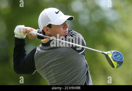 Rory McIlroy d'Irlande du Nord débarque le 5e jour de l'Open d'Irlande au K Club, dans le comté de Kildare. Banque D'Images