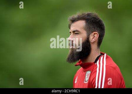 Joe Ledley, pays de Galles, lors d'une session d'entraînement au Vale Resort, Hensol. APPUYEZ SUR ASSOCIATION photo. Date de la photo: Mercredi 1er juin 2016. Voir PA Story FOOTBALL pays de Galles. Le crédit photo devrait se lire comme suit : Joe Giddens/PA Wire. Banque D'Images