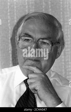 L'ancien Premier ministre travailliste James Callaghan est interviewé par l'Association de la presse dans sa salle privée de la Chambre des communes, Westminster, Londres. Banque D'Images