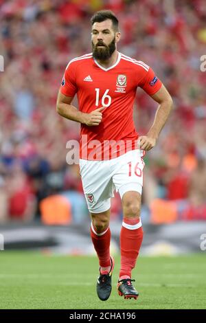 Joe Ledley, pays de Galles, lors du match de l'UEFA Euro 2016, groupe B au stade Municipal de Toulouse.APPUYEZ SUR ASSOCIATION photo.Date de la photo: Lundi 20 juin 2016.Voir PA Story football pays de Galles.Le crédit photo devrait se lire comme suit : Joe Giddens/PA Wire.RESTRICTIONS : l'utilisation est soumise à des restrictions.Usage éditorial uniquement.Les ventes de livres et de magazines sont autorisées à ne pas être exclusivement consacrées à une équipe, un joueur ou un match.Aucune utilisation commerciale.Pour plus d'informations, appelez le +44 (0)1158 447447. Banque D'Images