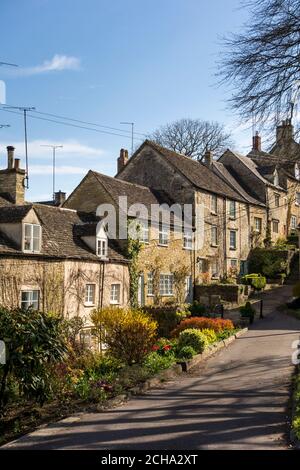 Belles cotswold cottages en pierre le long de Chipping Steps, Tetbury, Gloucestershire, Royaume-Uni Banque D'Images