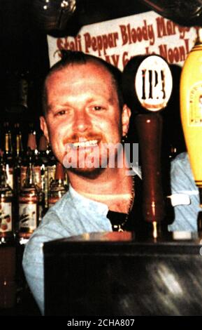 Non daté collectez l'image de David Morley prise de lui derrière le bar du pub Admiral Duncan à soho, Londres. Un jury de Old Bailey passe une deuxième journée à examiner ses verdicts dans le procès d'une adolescente et de cinq jeunes accusés d'avoir tué David Morley, directeur du Barreau de Londres, lors d'une présumée vague de violence au hasard, le mercredi 7 décembre 2005. M. Morley, de Chiswick, dans l'ouest de Londres, a survécu à l'explosion d'un bombardier à ongles de Soho pour être sauvagement battu à mort par un gang de recherche d'émotions fortes, selon le parquet. Voir PA Story COURTS Morley. APPUYEZ SUR ASSOCIATION photo. Le crédit photo devrait se lire comme suit : PA Banque D'Images