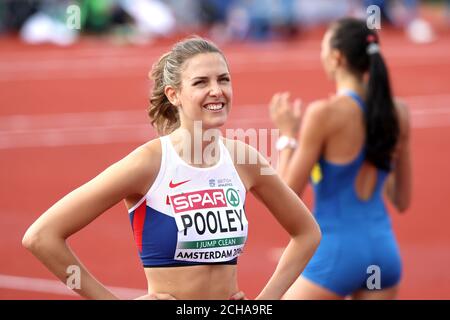 Isobel Pooley en Grande-Bretagne pendant la première journée des championnats européens d'athlétisme 2016 au stade olympique d'Amsterdam. Banque D'Images