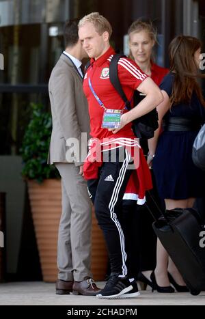 Jonny Williams, pays de Galles, a quitté l'hôtel Golden Tulip de Lyon. Le pays de Galles a été renversé à la demi-finale des Championnats d'Europe de 2016 après avoir perdu 2-0 au Portugal. APPUYEZ SUR ASSOCIATION photo. Date de la photo: Jeudi 7 juillet 2016. Voir PA Story FOOTBALL pays de Galles. Le crédit photo devrait se lire comme suit : Joe Giddens/PA Wire Banque D'Images