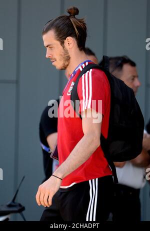 Gareth Bale, pays de Galles, a quitté l'hôtel Golden Tulip de Lyon.Le pays de Galles a été renversé à la demi-finale des Championnats d'Europe de 2016 après avoir perdu 2-0 au Portugal.APPUYEZ SUR ASSOCIATION photo.Date de la photo: Jeudi 7 juillet 2016.Voir PA Story football pays de Galles.Le crédit photo devrait se lire comme suit : Joe Giddens/PA Wire Banque D'Images