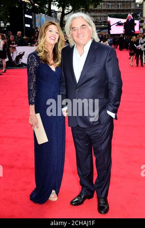 Joanna Kaye et Paul Greengrass assistent à la première européenne de Jason Bourne au cinéma Odeon de Leicester Square, Londres. Banque D'Images