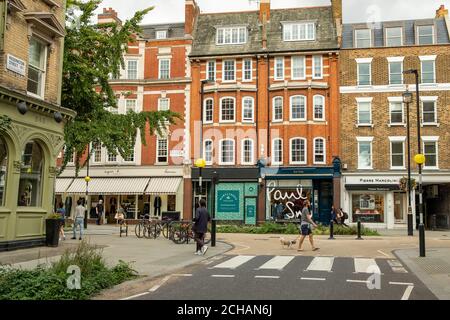 Londres- septembre 2020 : scène de Marylebone High Street. Une zone de vente au détail et de restaurant haut de gamme de Westminster Banque D'Images