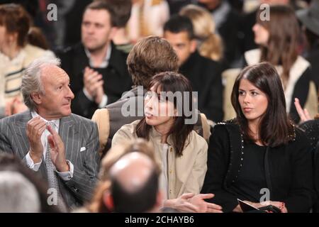 Harold Tillman, Samantha Cameron et Isabel Spearman au salon de la passerelle Erdem, qui s'est tenu à l'Université de Westminster pendant la Fashion week de Londres. Banque D'Images