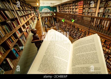 Londres- septembre 2020: Intérieur de Daulnt magasin de livre sur Marylebone High Street. Banque D'Images