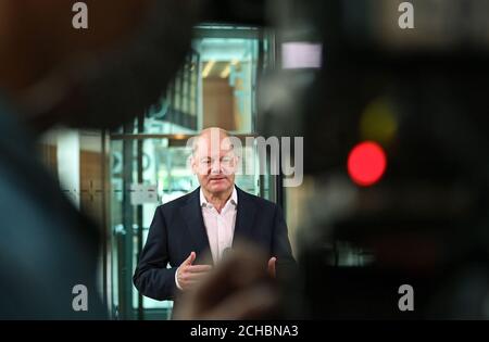 Berlin, Allemagne. 14 septembre 2020. OLAF Scholz (SPD), candidat à la chancellerie, s'adresse aux journalistes en marge des réunions de la commission. Credit: Britta Pedersen/dpa-Zentralbild/dpa/Alay Live News Banque D'Images