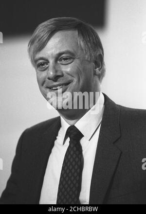 Chris Patten, secrétaire d'État à l'Environnement, après son discours à la conférence du Parti conservateur à Blackpool. Banque D'Images