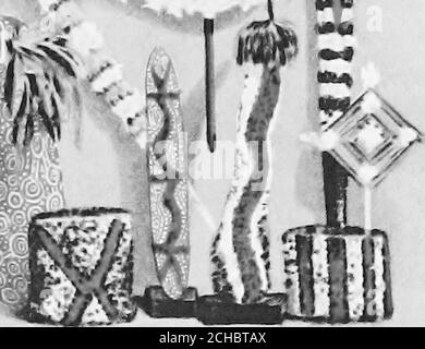 . À travers l'Australie . ;*»*iiir. X CÉRÉMONIES DE LA TRIBU ARUNTA 261 donnent une bonne idée des arrangements qui sont madeen relation avec une cérémonie aussi importante que le Engwura. Il occupait une étendue plate délimitée par des collines de hopquartzite sans grande hauteur. La Todd River est enteredit à son extrémité nord et, en courant incliné sur environ un mile, est passée hors de lui vers le sud par une autre gorge. La station télégraphique de Thelonely se trouvait sur le côté de la gorge du nord, mais a été complètement cachée par des ceintures de décombats de vue de la véritable terre cérémonielle, qui se trouvait à l'extrémité sud de l'appartement, de sorte que t Banque D'Images