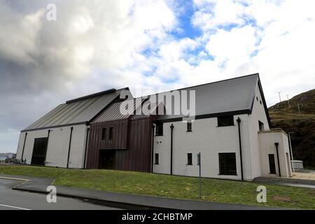 Une vue générale de la distillerie de l'île de Harris, qui a été officiellement ouverte par le prince Charles lors d'une visite à la distillerie, a visité le bâtiment et rencontré des employés, des partisans de la distillerie et des membres de la communauté locale de Tarbert sur l'île de Harris. APPUYEZ SUR ASSOCIATION photo. Date de la photo: Mardi 18 octobre 2016. Le crédit photo devrait se lire comme suit : Andrew Milligan/PA Wire. Banque D'Images