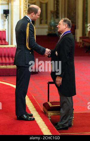 Sir David Hempleman-Adams de Box est fait chevalier commandant de l'ordre royal victorien par le duc de Cambridge à Buckingham Palace. Banque D'Images