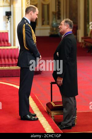 Sir David Hempleman-Adams de Box est fait chevalier commandant de l'ordre royal victorien par le duc de Cambridge à Buckingham Palace. Banque D'Images