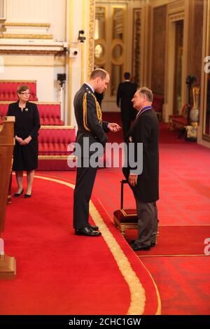 Sir David Hempleman-Adams de Box est fait chevalier commandant de l'ordre royal victorien par le duc de Cambridge à Buckingham Palace. Banque D'Images